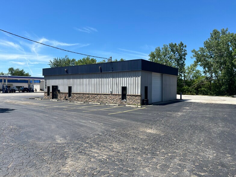 More Photos Of 3305 E Washington Blvd, Fort Wayne Warehouse For Lease