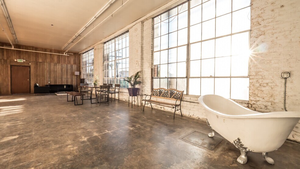 More Photos Of 6000 Avalon Blvd, Los Angeles Warehouse For Lease