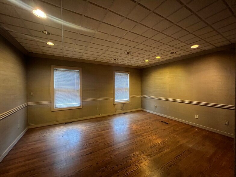 More Photos Of 387 Clinton Ave, Bridgeport Office Residential For Sale