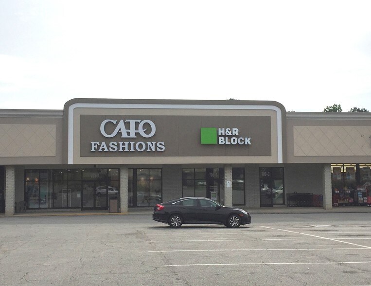 More Photos Of 715 E Atlantic St, South Hill Unknown For Lease