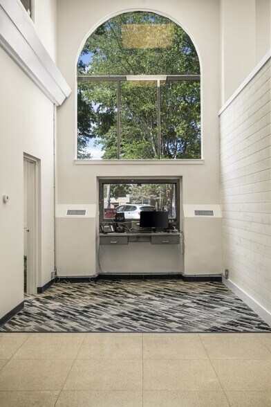 More Photos Of 1441 N Market St, Dayton Office For Sale