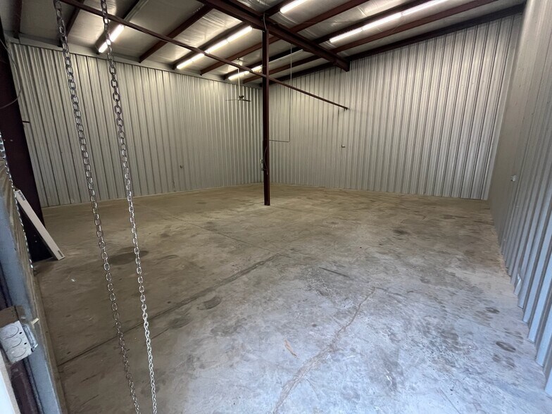 More Photos Of 20 Bryce Industrial Dr, Savannah Warehouse For Lease