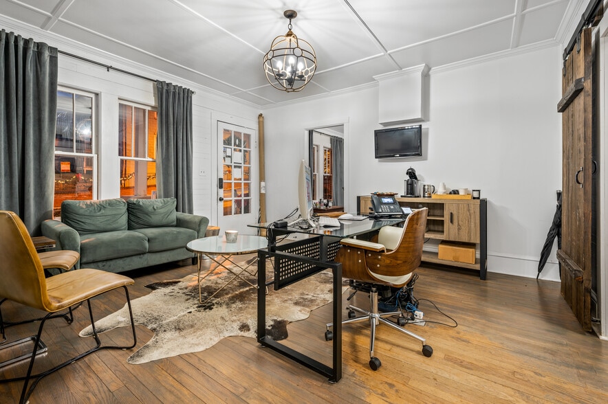 More Photos Of 27 S Park St, Dahlonega Hotel For Sale