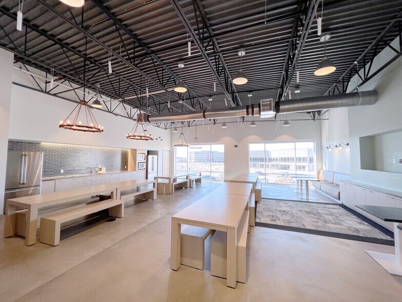 More Photos Of 600 North & I-15, Lindon Office For Lease