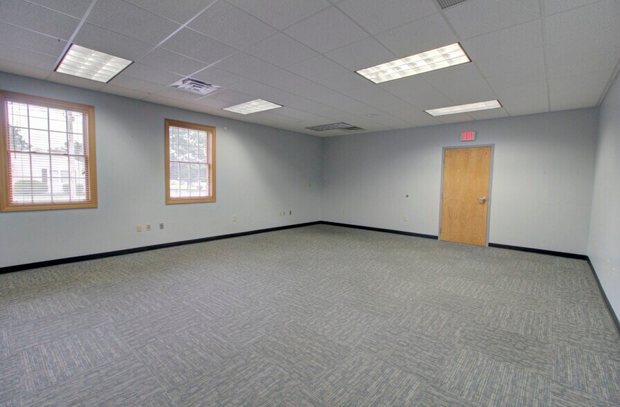 More Photos Of 366 N Portland Way, Galion Medical For Lease