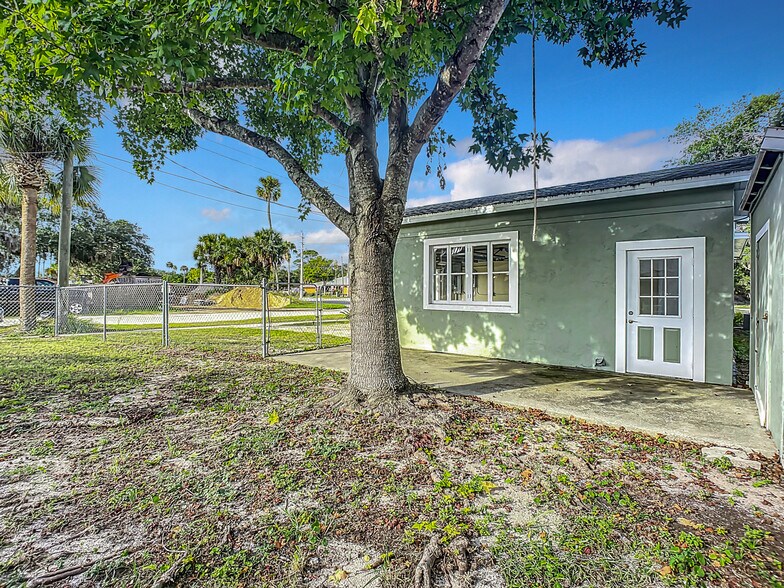 More Photos Of 409 N Ridgewood Ave, Edgewater Office For Sale