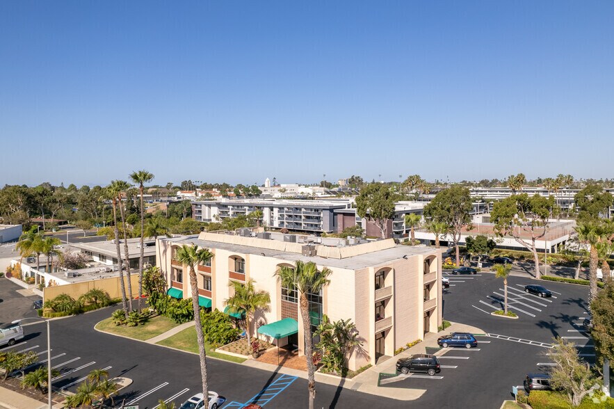More Photos Of 881 Dover Dr, Newport Beach Medical For Lease