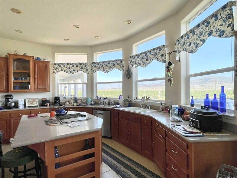 More Photos Of 718 Juniper Ridge Rd, Termo Specialty For Sale