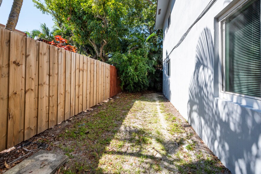 More Photos Of 806 NE 16th Pl, Fort Lauderdale Apartments For Sale