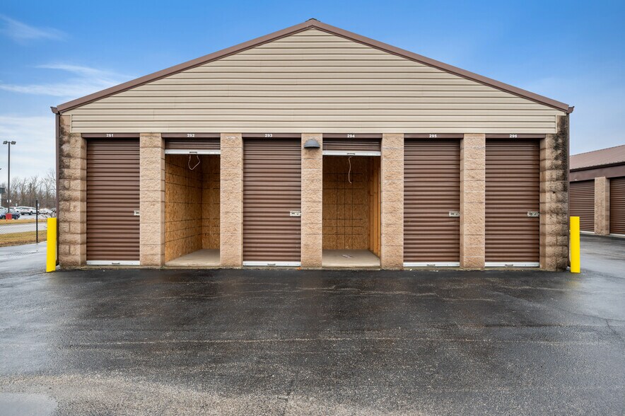More Photos Of 14 Whittington Dr, Brownsburg Self Storage For Sale