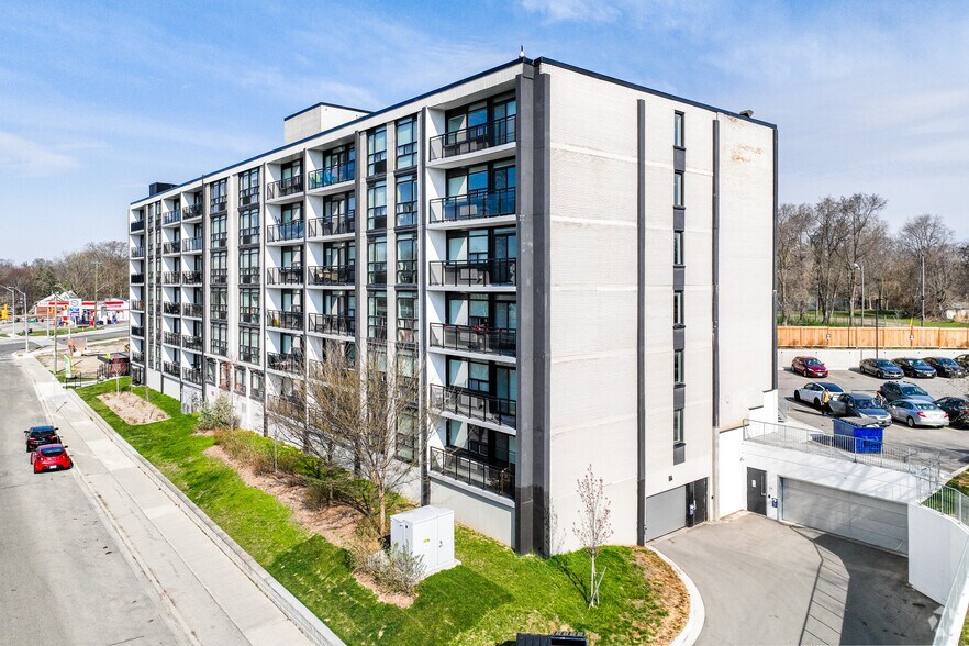 Primary Photo Of 270 E Spadina Rd, Kitchener Apartments For Sale