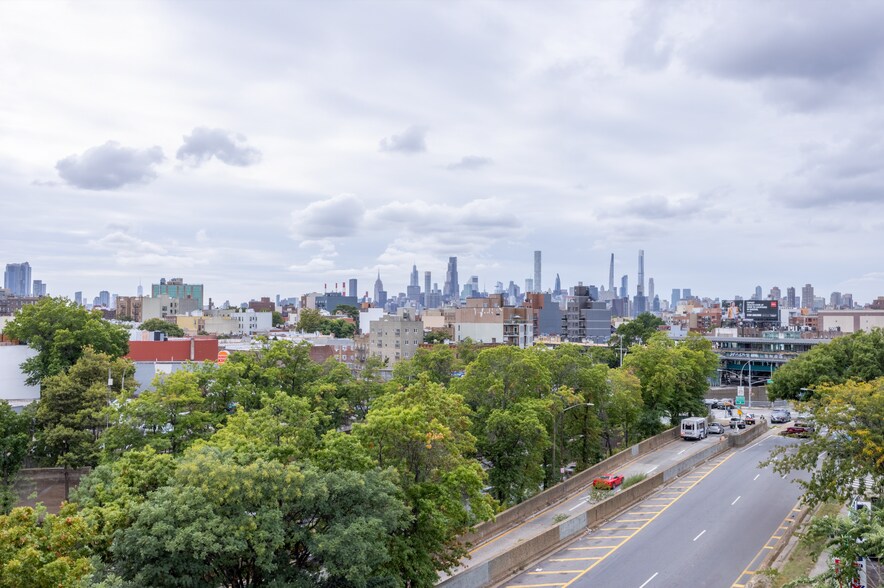 More Photos Of 3329 Astoria Blvd, Astoria General Retail For Sale