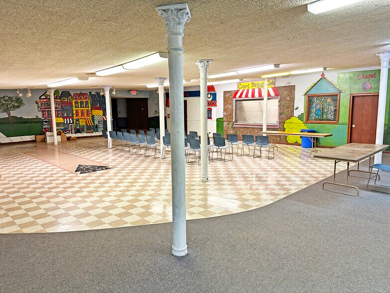More Photos Of 215 N Court St, Rockford Religious Facility For Sale