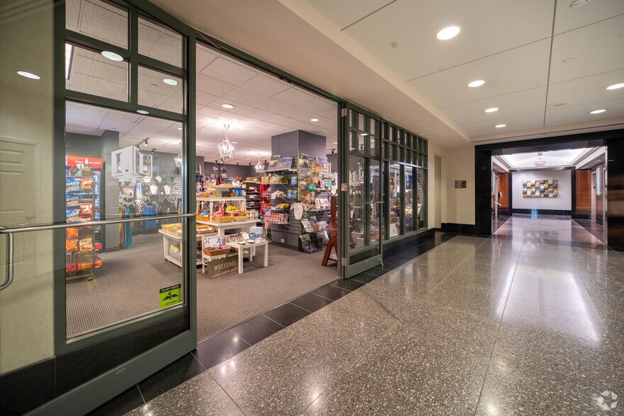 More Photos Of 601 Carlson Pky, Minnetonka Office For Lease