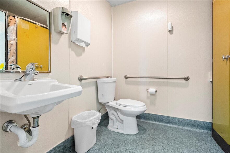 More Photos Of 1434 Oakhurst Ave, Jacksonville Religious Facility For Sale