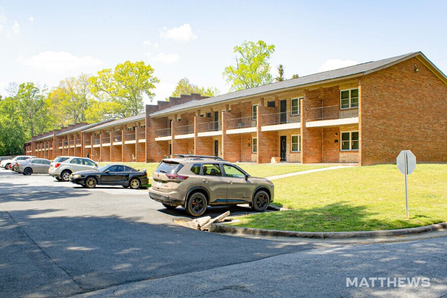 Primary Photo Of 2550 Wedgefield Ct, Columbus Apartments For Sale