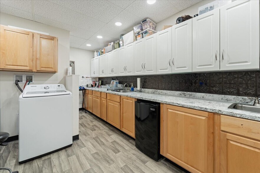 More Photos Of 1019 College Rd, Fairbanks Flex For Sale