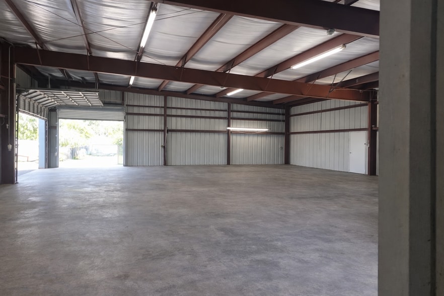 More Photos Of 25115 Marion Ave, Punta Gorda Warehouse For Lease