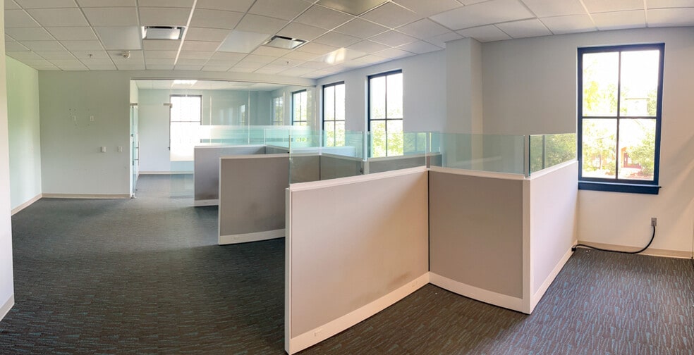 More Photos Of 295 Seven Farms Dr, Daniel Island Office For Lease