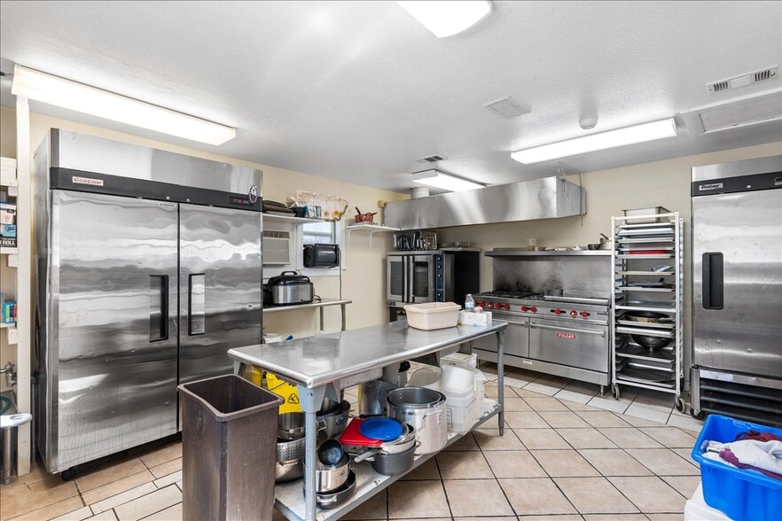 More Photos Of 2607 E 5th St, Austin Religious Facility For Sale