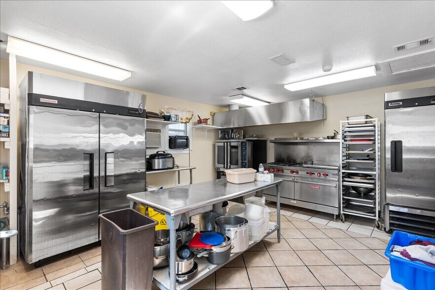 More Photos Of 2607 E 5th St, Austin Religious Facility For Sale