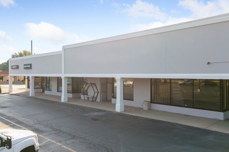 More Photos Of 120-150 May Mart Dr, Rochelle Unknown For Lease