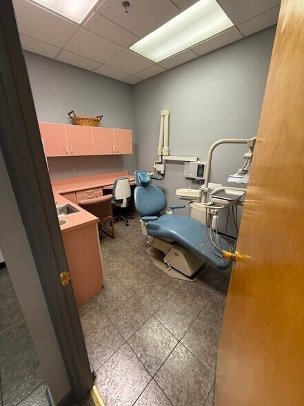 More Photos Of 105 Corporate Dr E, Langhorne Office For Sale