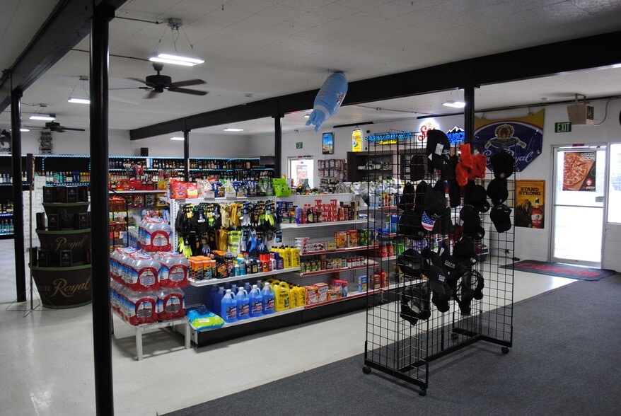 More Photos Of 810 HWY 93, Jackpot Convenience Store For Sale