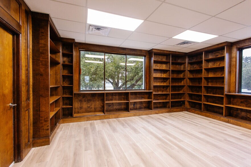 More Photos Of 8225 Westglen Dr, Houston Office For Sale