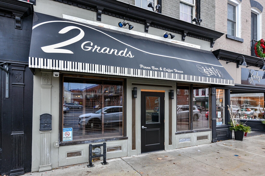 More Photos Of 26 Elgin St W, Arnprior Storefront Retail Residential For Sale