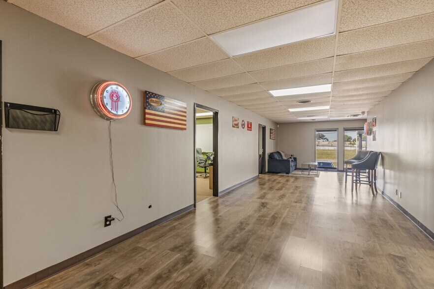 More Photos Of 6580 E Skelly Dr, Tulsa Manufacturing For Sale