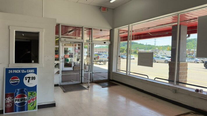More Photos Of 906-920 E State St, Athens Storefront For Lease