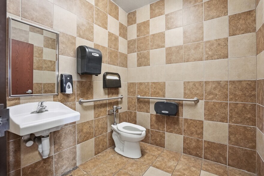 More Photos Of 1151 Industry Rd, Sturgis Manufacturing For Sale