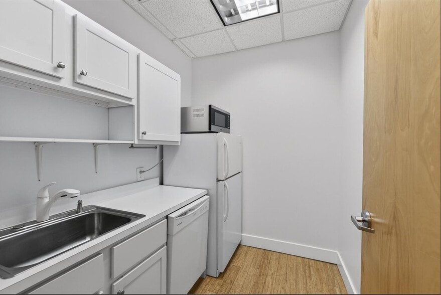 More Photos Of 3721 S Kingshighway Blvd, Saint Louis Office For Lease