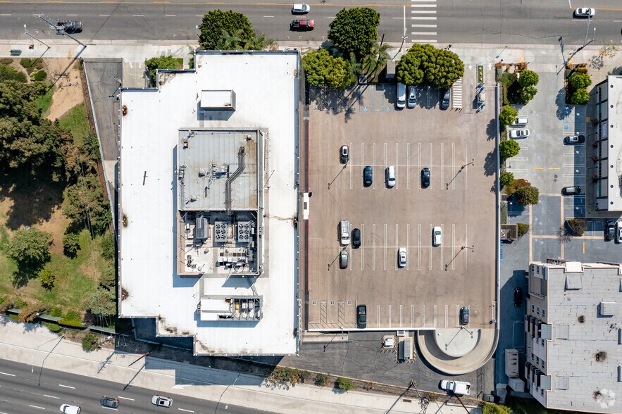 More Photos Of 3330 Cahuenga Blvd W, Los Angeles Office For Sale
