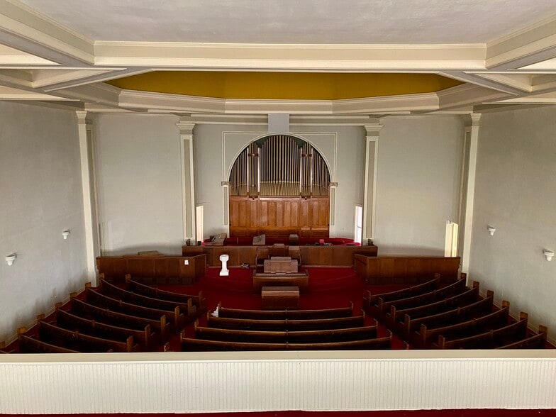 More Photos Of 212 N College Ave, Clarksville Religious Facility For Sale