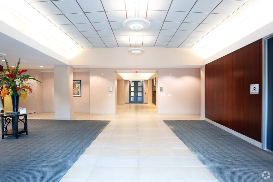 More Photos Of 101 Paramount Dr, Sarasota Office For Lease