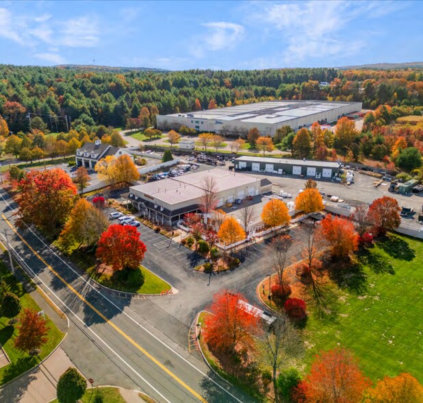 More Photos Of 32 Pine St, Norfolk Showroom For Lease