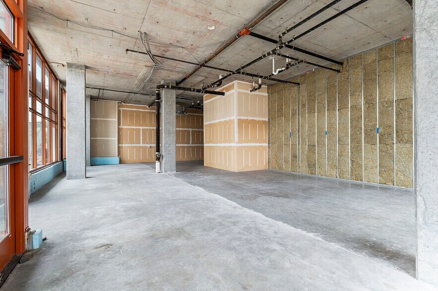 More Photos Of 610 S Lowell St, Portland Storefront Retail Office For Lease