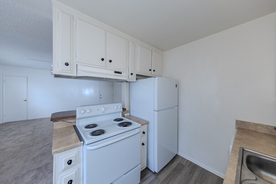 More Photos Of 241 Lindero Ave, Long Beach Apartments For Sale