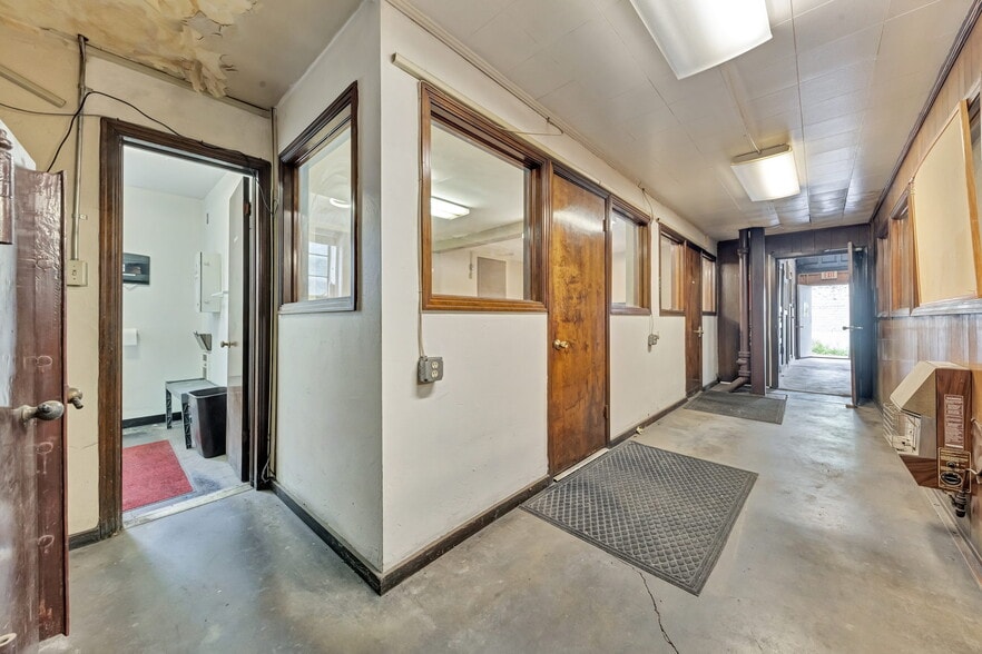 More Photos Of 98 Sproul St, McKees Rocks Truck Terminal For Sale