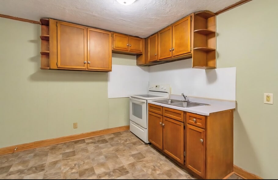 More Photos Of 824 12th St NW, Canton Storefront Retail Residential For Sale