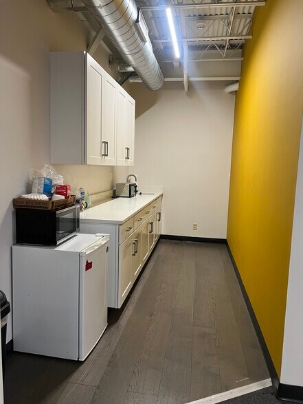 More Photos Of 1119 N Keystone Way, Carmel Medical For Lease