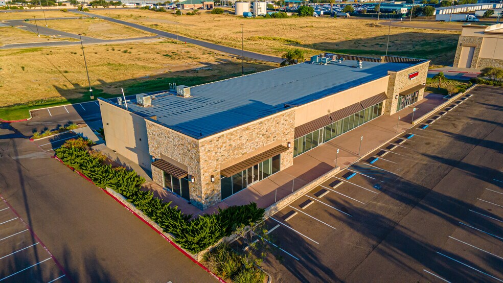 More Photos Of 2302 NE Bob Bullock Loop, Laredo Storefront For Lease