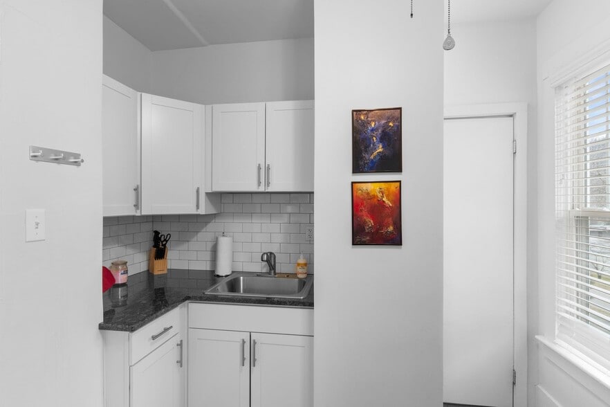 More Photos Of 33 Vance Ave, Black Mountain Apartments For Sale