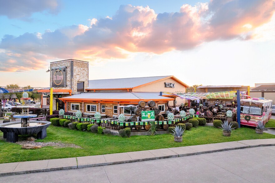 More Photos Of 17111 Tomball Pky, Houston Restaurant For Sale