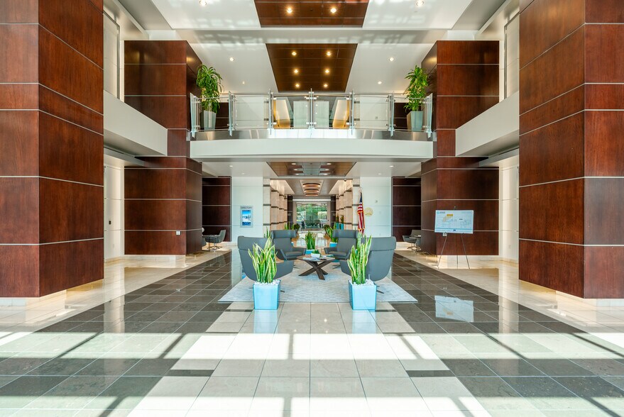 More Photos Of 3900 E Camelback Rd, Phoenix Office For Lease