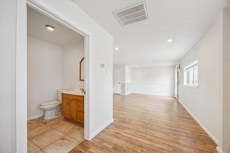 More Photos Of 10226 Georgibelle Dr, Houston Unknown For Lease