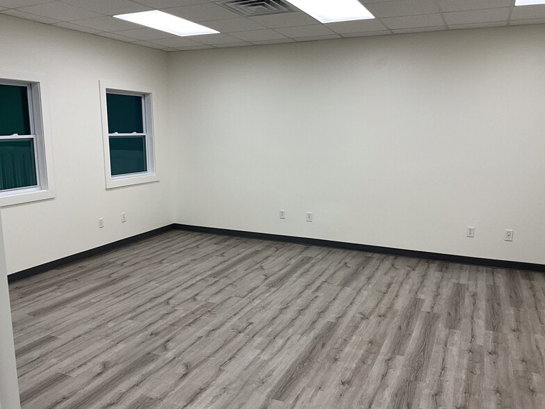 More Photos Of 804 Harmony Rd, Eatonton Showroom For Lease