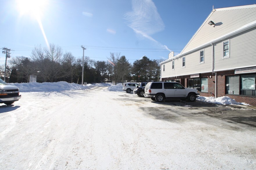 More Photos Of 4-6 Barlows Landing Rd, Pocasset Storefront Retail Office For Sale